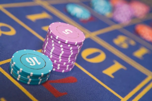 eurotogel toto mobile app interface showing live-dealer tables and sports markets